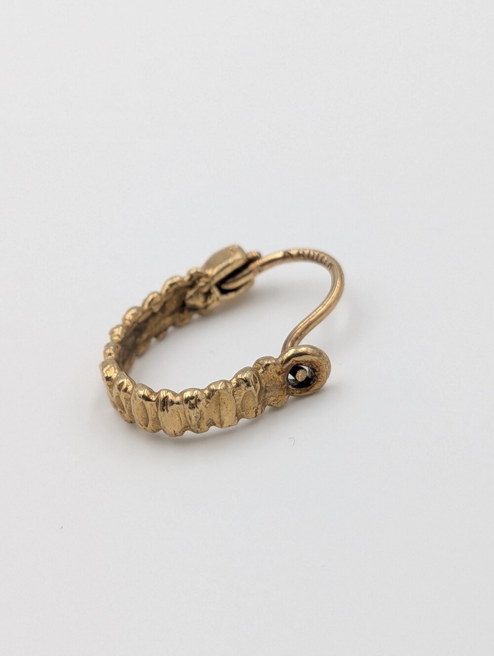 Single 10k yellow gold small hoop earring